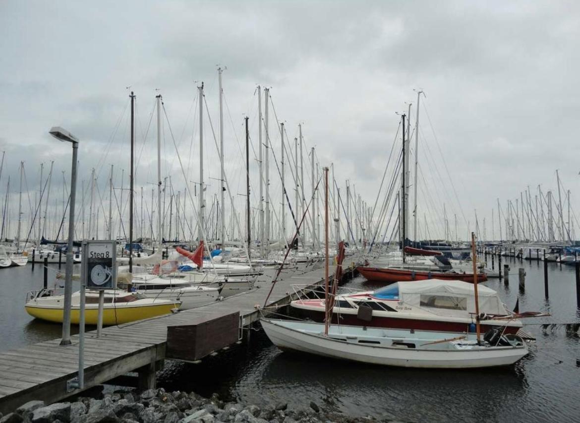 Oase An Der Ostsee Mit 2 Schlafzimmern Heiligenhafen Bagian luar foto